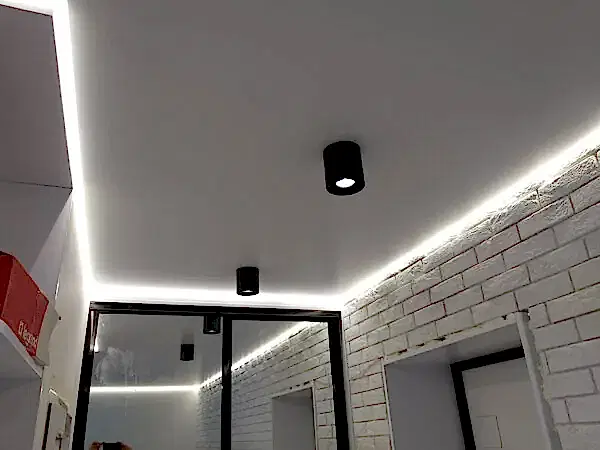 Парящий потолок